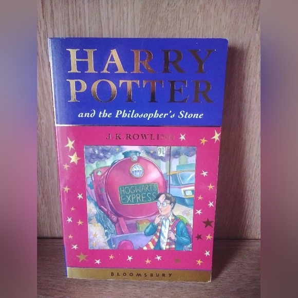 2/20$ Harry Potter Book 1 - Picture 1 of 2